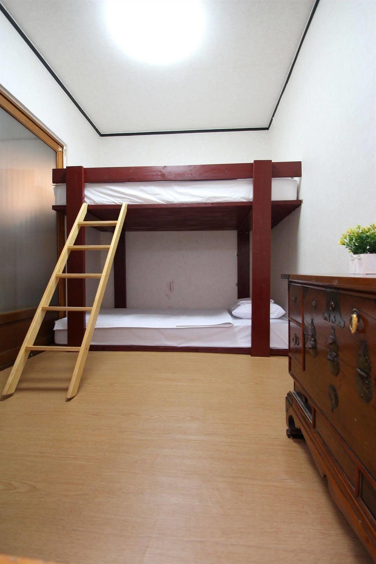 ICOS Guesthouse 1 - Female Only Séoul Extérieur photo