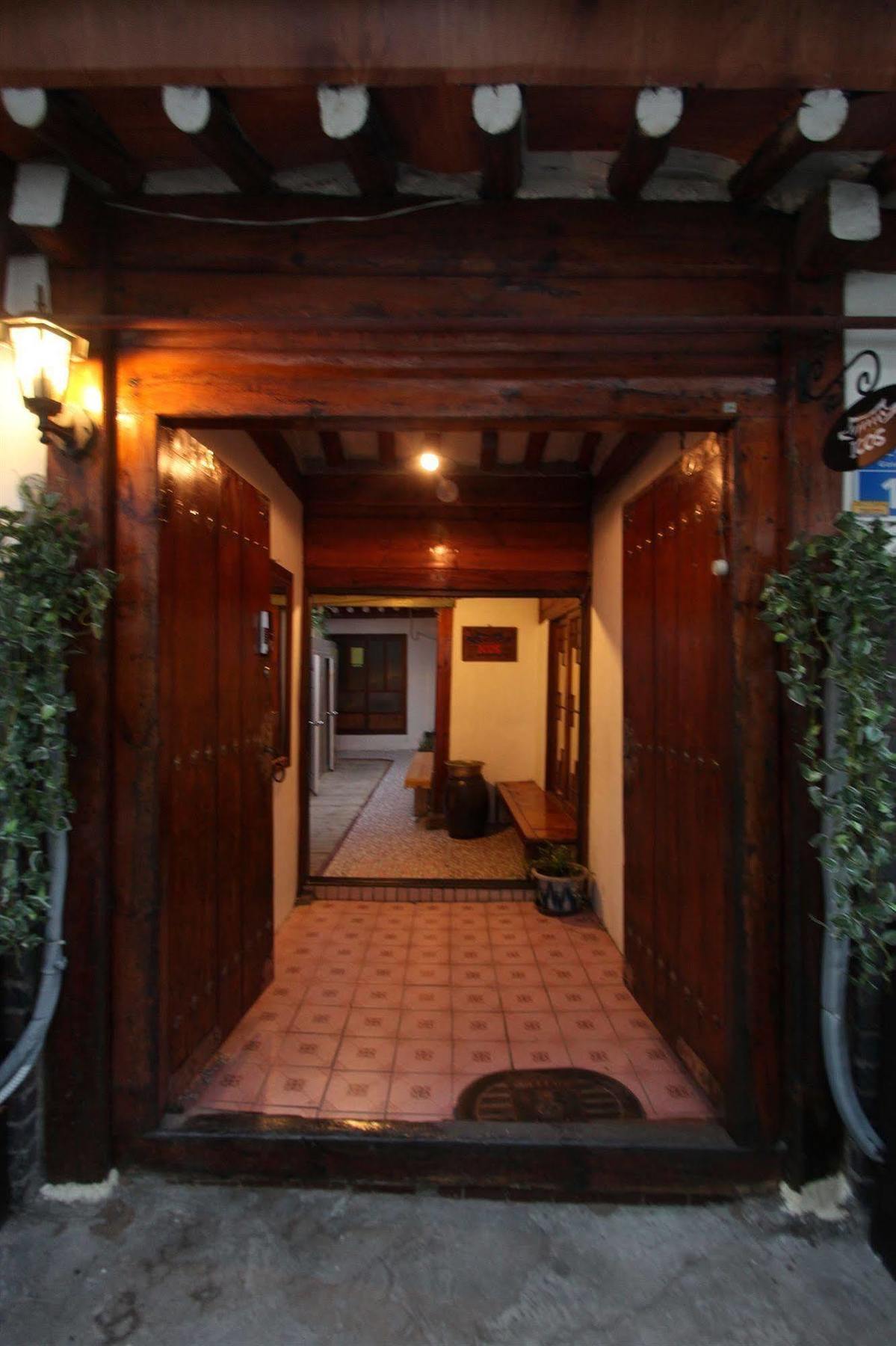 ICOS Guesthouse 1 - Female Only Séoul Extérieur photo